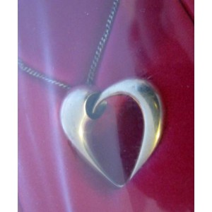 SOLD - Karim Rashid for Georg Jensen: HEART pendant of the YEAR 2006 limited + chain