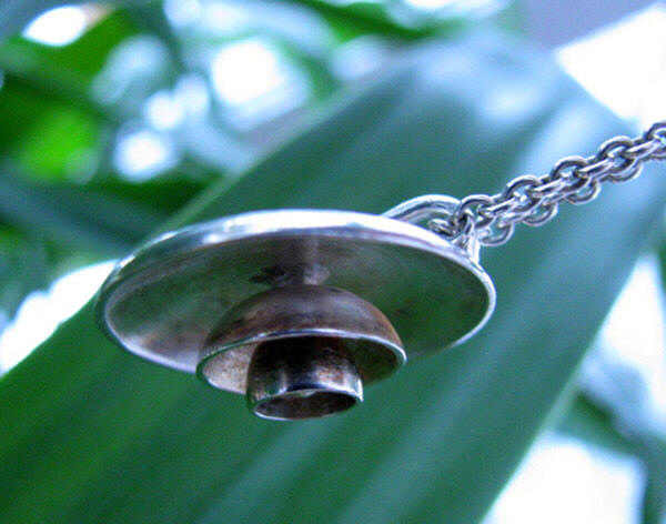 Ole Bent Petersen: Pendant depicting a Poul Henningsen “Pendel” lamp